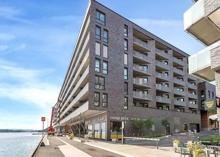 Seaside Apt - 2 Sunny Balconies - Modern - 6 Pax