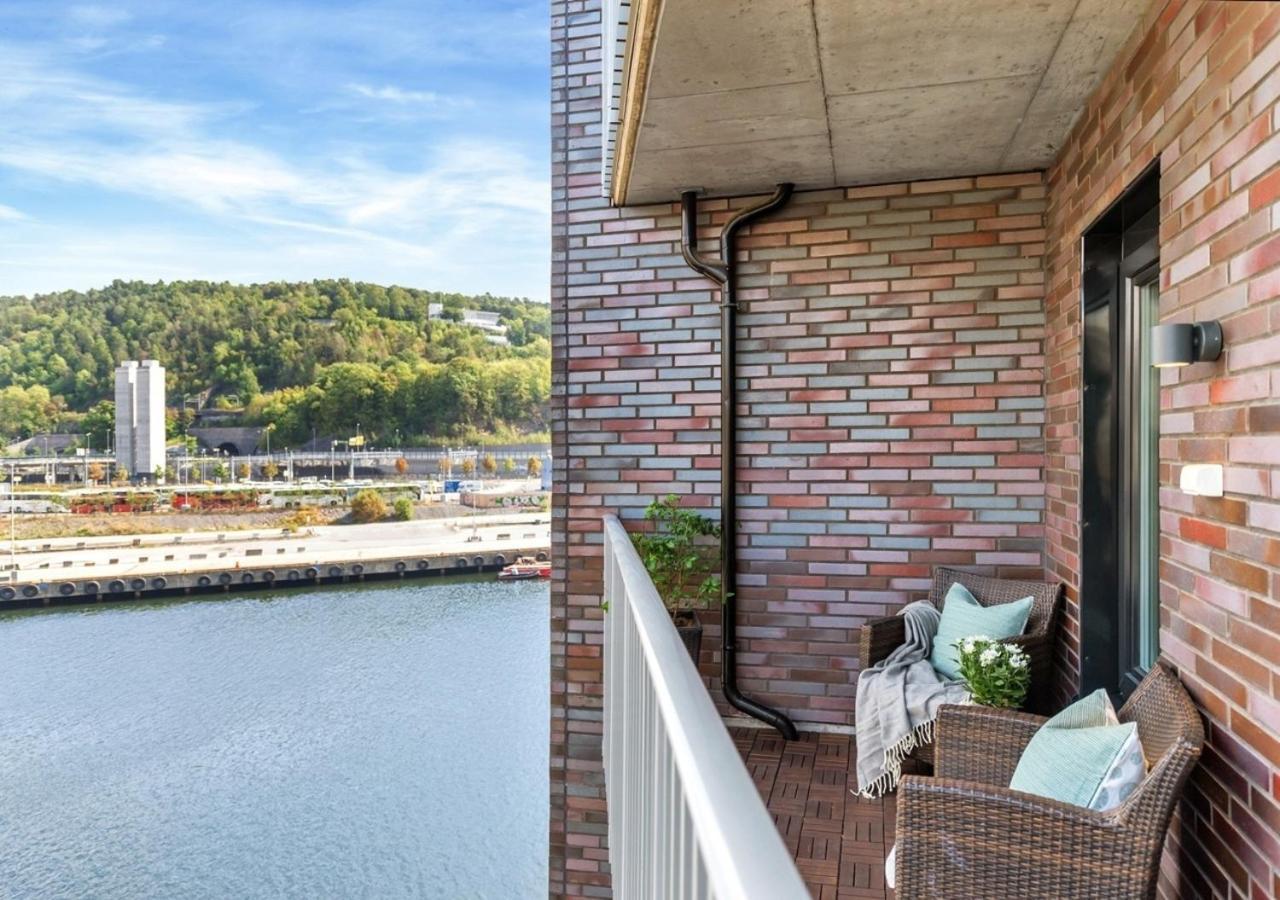 Seaside - 2 Sunny Balconies - Modern - 6 Pax Apartment