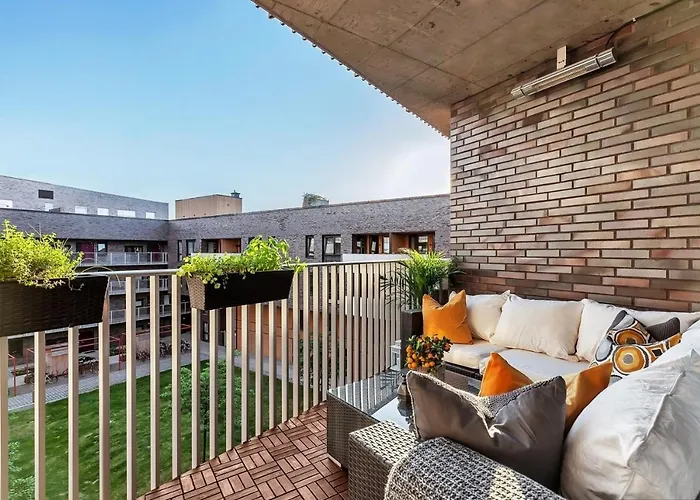 Seaside Apt - 2 Sunny Balconies - Modern - 6 Pax